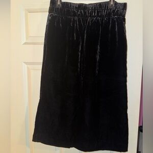 BNWOT J crew women’s black velvet midi skirt
